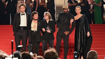 Filmul „Die My Love” cu Jennifer Lawrence și Robert Pattinson a avut premiera la Cannes. Pelicula a primit ovații de nouă minute