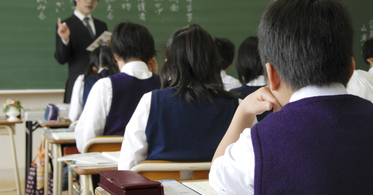 Experiență inedită în Japonia: Turiștii străini plătesc pentru a merge la liceu. Cât costă să fii elev?