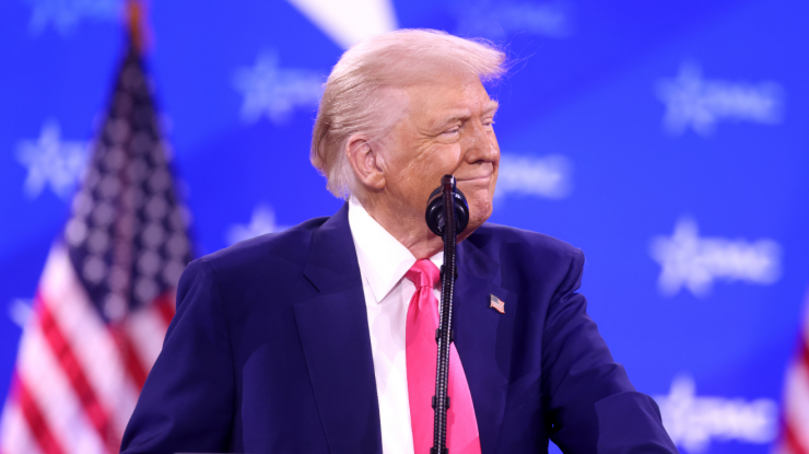 Donald Trump anunță că va vorbi luni cu Vladimir Putin și Volodimir Zelenski pentru a opri „baia de sânge”
