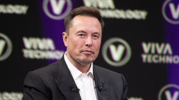 Elon Musk spune că lasă DOGE și se întoarce la X și Tesla: „O să muncesc 24/7 și o să dorm în fabrici”