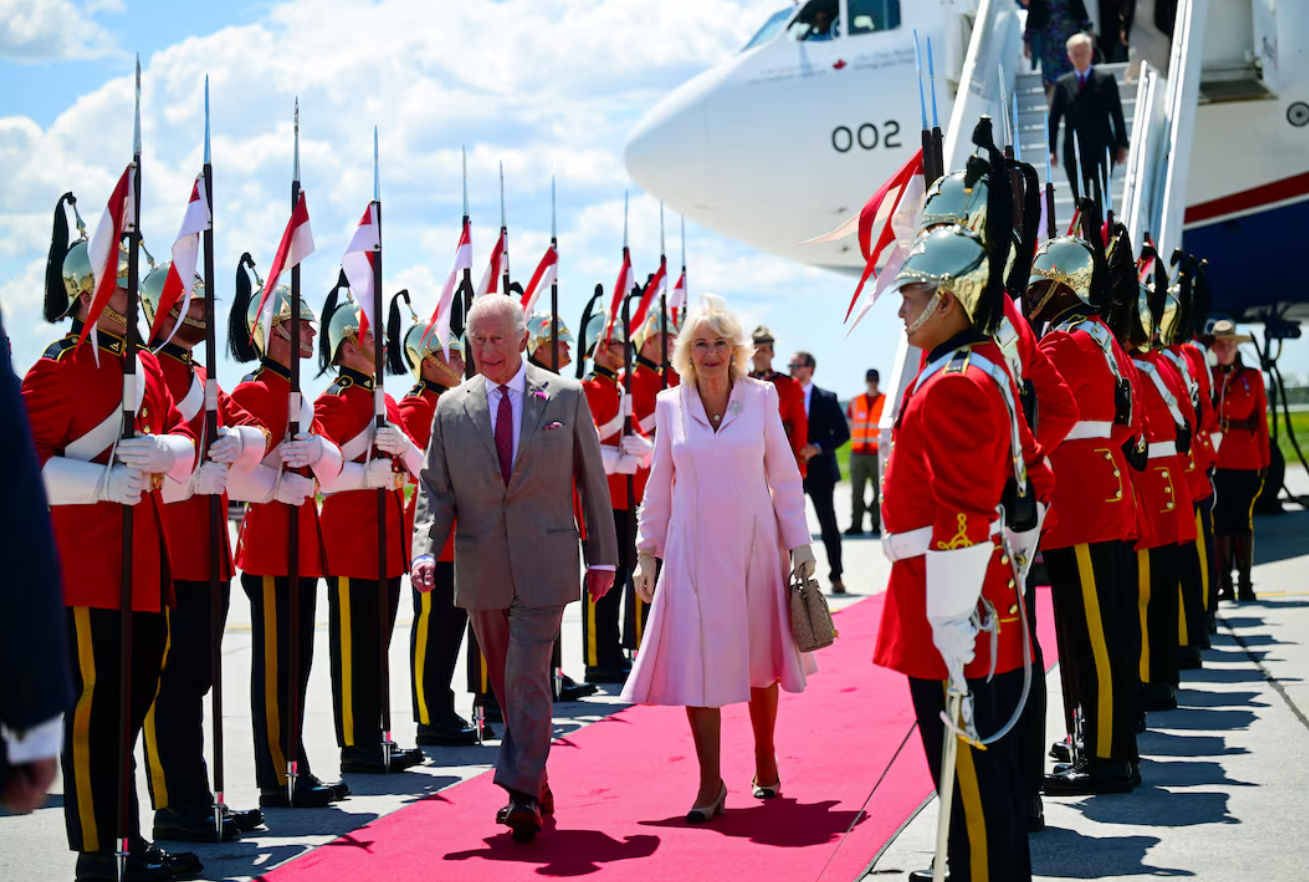 Regele Charles al III-lea și regina Camilla au sosit în Canada pentru o vizită istorică