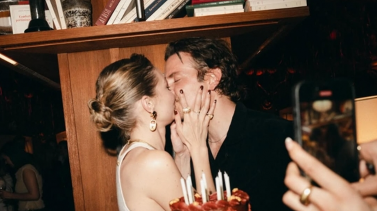 Gigi Hadid confirmă relația cu Bradley Cooper pe Instagram cu un sărut