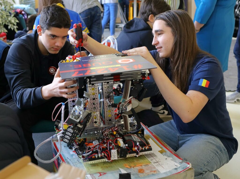 Finaliștii Concursului Național 3DUTECH 2025 sunt gata de provocare. Irinuca Văduva, coordonator: „E o campanie concepută ca o legătură mințile creative și experții din domeniu”