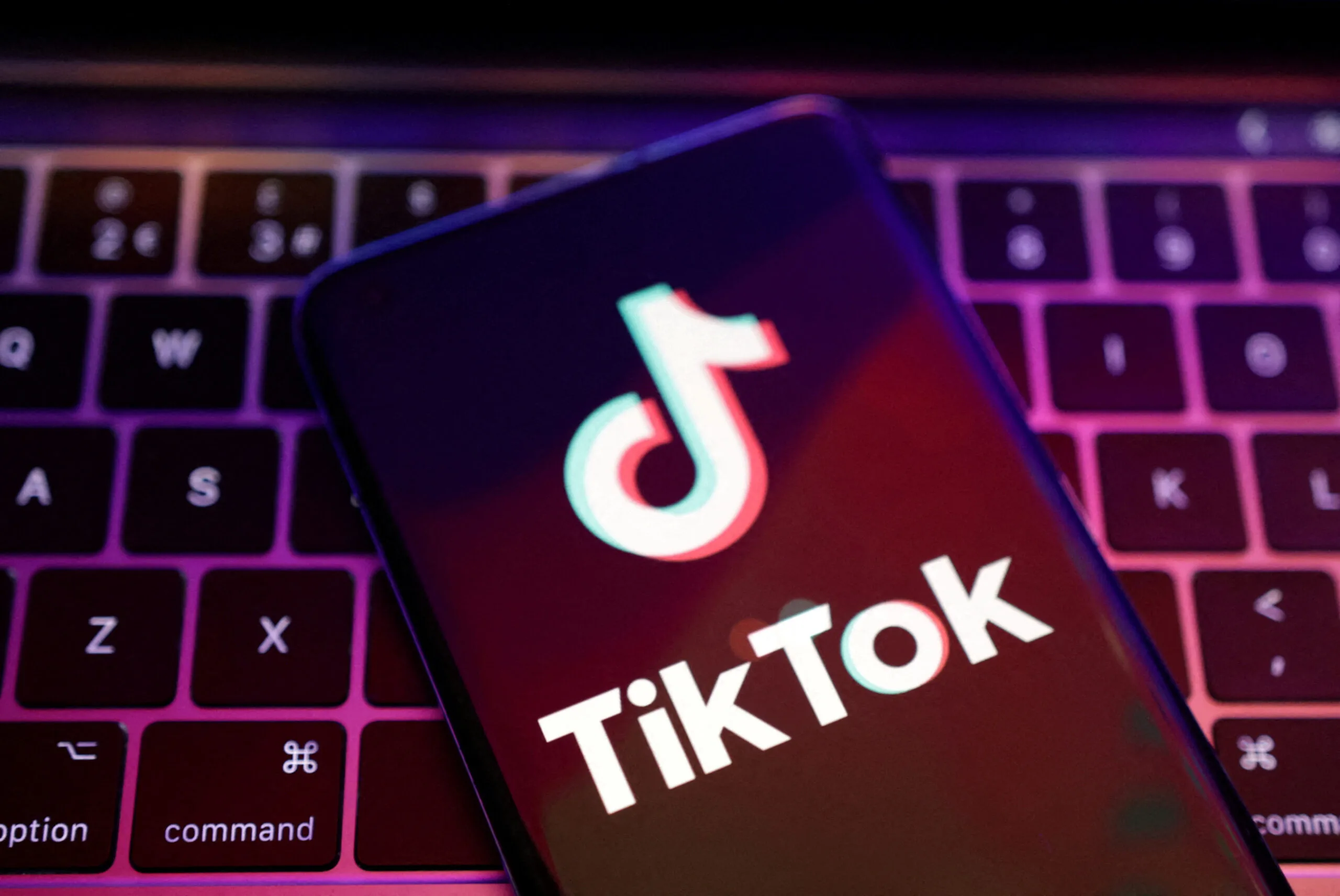 TikTok va întrerupe feed-urile adolescenților sub 18 ani după ora 22:00 pentru a le afișa notificări cu meditație ghidată