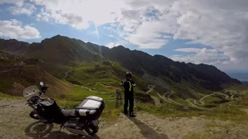 Care sunt cele mai tari trasee de parcurs pe motocicletă? Transfăgărășanul este considerat de mulți cel mai frumos drum din lume