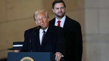 JD Vance l-a apărat public pe Președintele Trump după ce a postat pe Truth Social o imagine generată de A.I. în care apare ca pontif