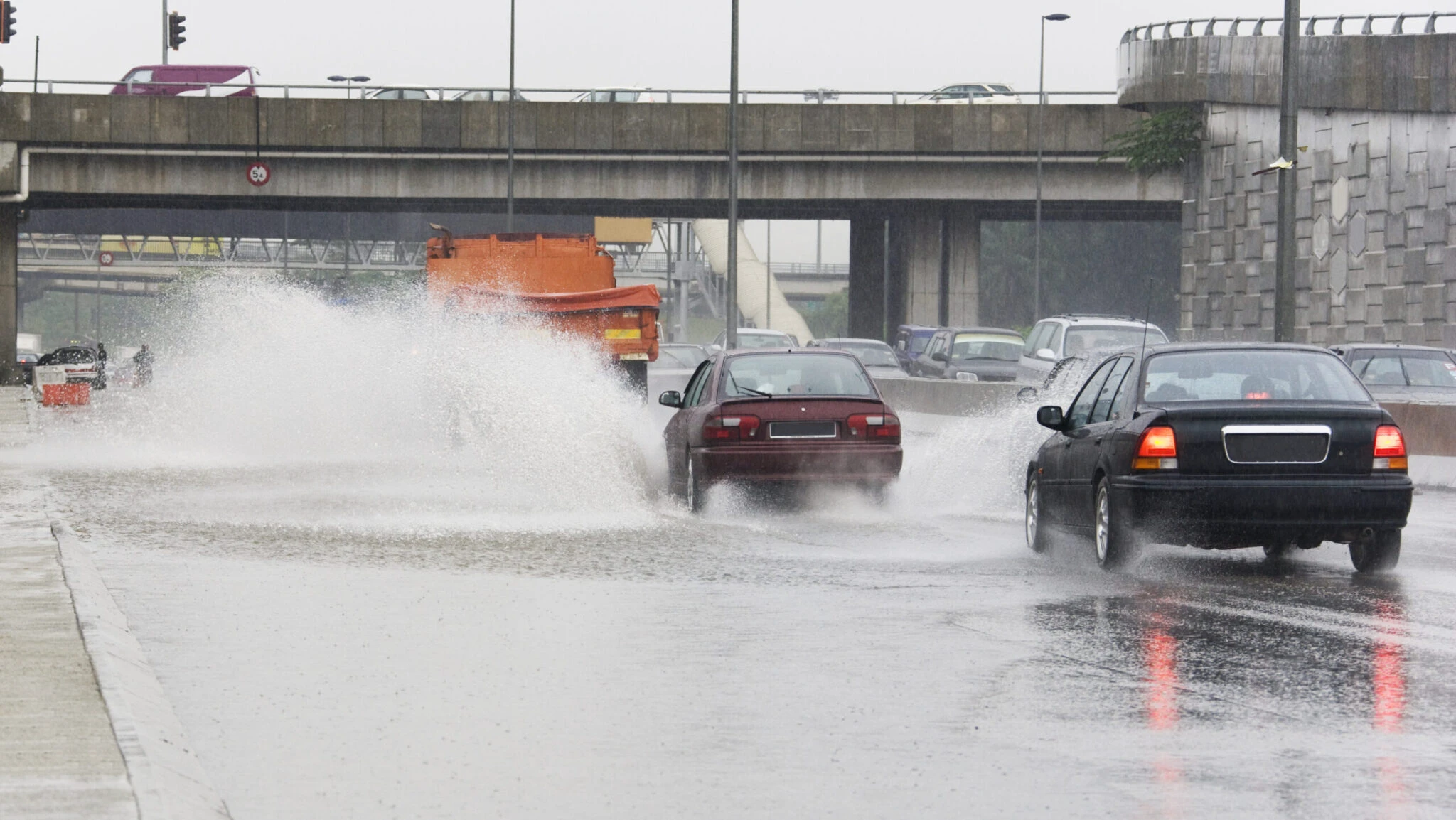 ANM emite alerte de ploi și inundații în 20 de județe. Când vine vara în România
