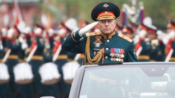 Putin l-a demis pe șeful Forțelor Terestre ale Armatei Ruse, Oleg Salyukov. Decretul a fost emis înainte de începerea negocierilor cu Ucraina