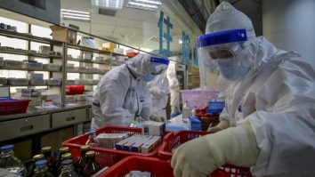 SUA  raportează mai multe infectări cu o nouă variantă de COVID. Adrian Marinescu: „Nu trebuie să ne alarmăm. Un virus ca rămâne în circulație va veni cu diverse subvariante”