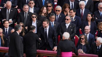 Volodimir Zelenski s-a întâlnit cu J.D. Vance în contextul inaugurării Papei. A fost prima întâlnire după conflictul de la Casa Albă