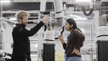 Amazon lansează Vulcan, primul robot cu simț tactil. Amazon are deja 750.000 de roboți activi în centrele logistice