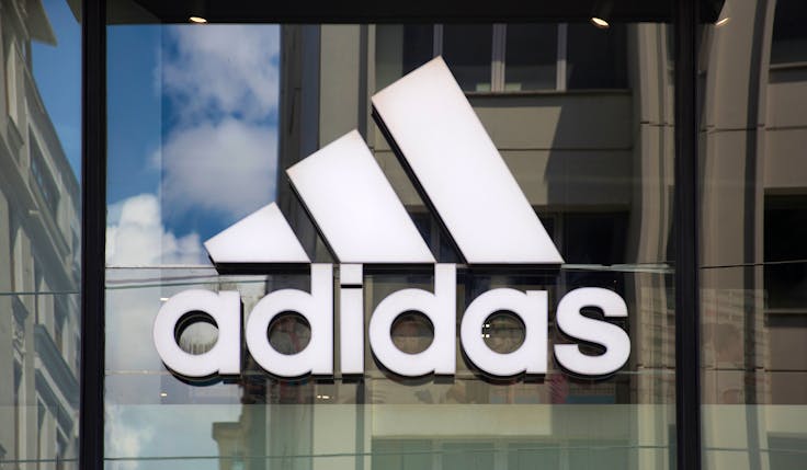 Compania Adidas anunță o breșă de securitate. Datele unor clienţi au fost accesate neautorizat
