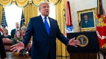 Administrația Trump vrea să ducă disputa tarifelor la Curtea Supremă a SUA, după ce două instanțe federale au blocat deciziile lui Trump pe motiv că „și-a depășit atribuțiile”