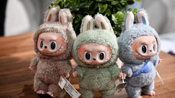 Labubu cucerește TikTok și transformă jucăriile în accesorii de lux