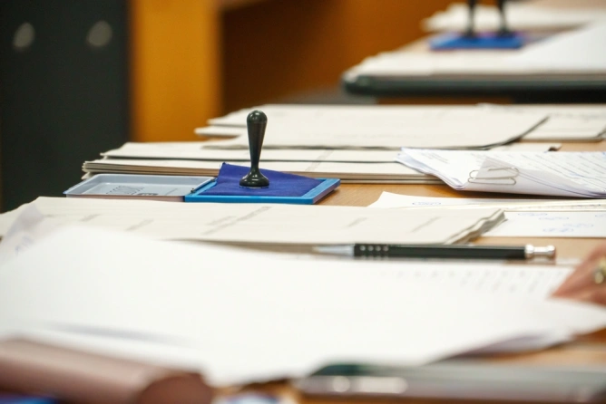 Autoritatea Electorală Permanentă informează că alegerile prezidențiale din 2025 s-au desfășurat „corect și transparent”, după ce George Simion a contestat la CCR rezultatul alegerilor