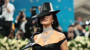FOTO. La New York, vedetele au strălucit la Met Gala, „cea mai mare noapte a modei”. Familia Kardashian a rămas în zona „sculpturilor vii”