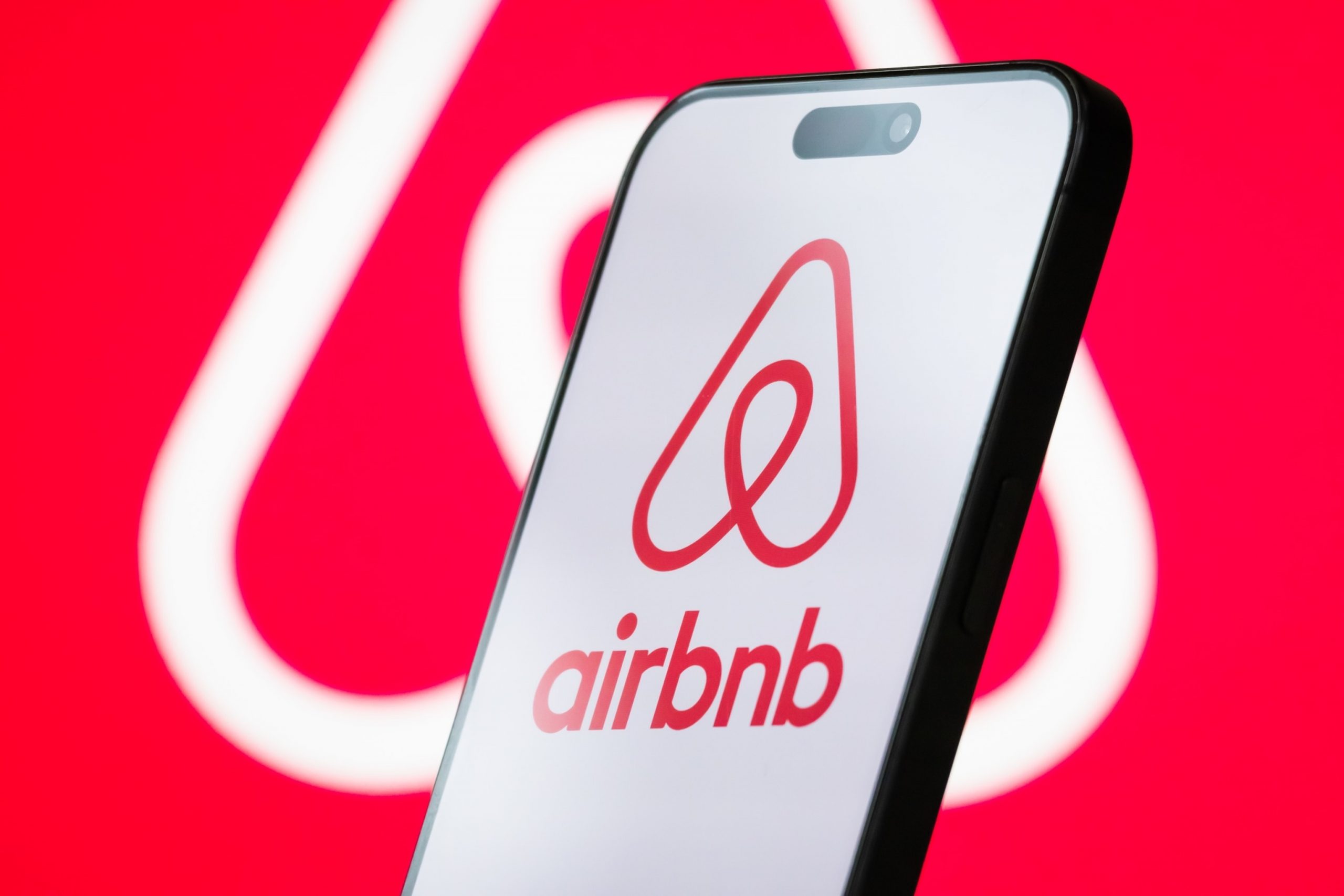 Airbnb devine super aplicație de călătorii cu chef personal și antrenor. Ce alte servicii au fost introduse