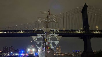 O navă a Marinei mexicane a lovit Podul Brooklyn din New York. Cel puțin 22 de persoane au fost rănite
