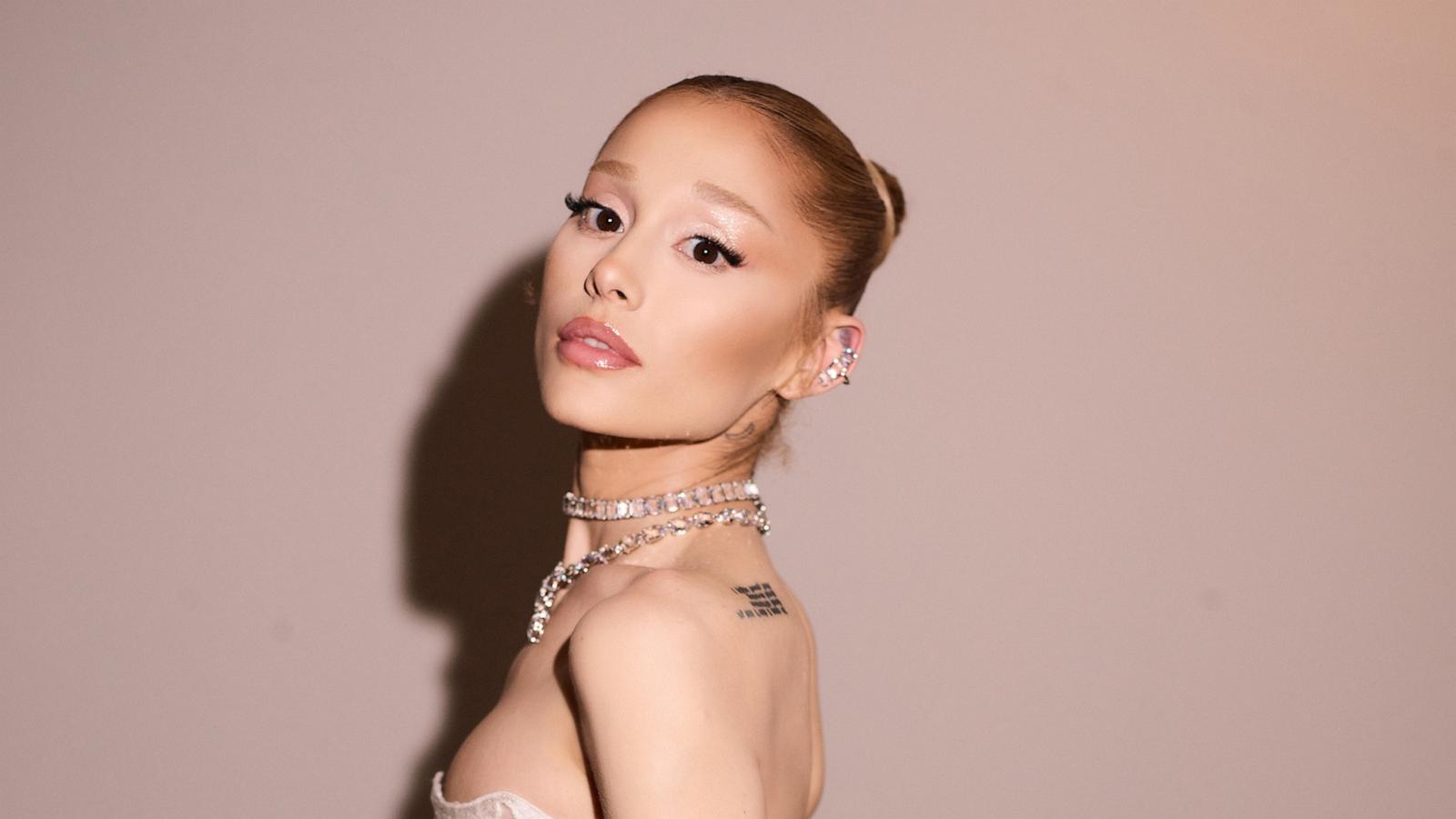 Ariana Grande li se alătură lui Robert De Niro și Ben Stiller în distribuția unei continuări a filmului „Meet the Parents”