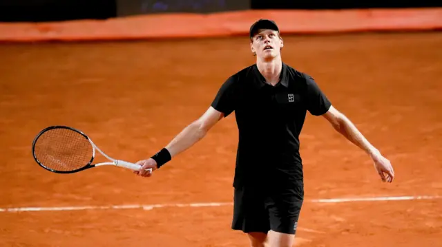 Jannik Sinner declară că a fost un „sentiment extraordinar” să revină pe teren în primul meci de la suspendarea pentru dopaj