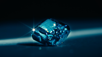 „Diamantul Albastru Mediteranean” atrage atenția colecționarilor la Geneva. Cu cât va fi vândută una dintre cele mai excepționale pietre prețioase din lume