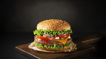 Românii sunt printre cei mai mari consumatori de burgeri din Europa