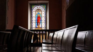 În Washington, un proiect de lege îi obligă pe preoți să încalce taina spovedaniei și să îi „toarne” pe cei care abuzează copii