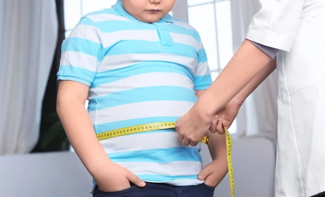 Studiu: Supraponderalitatea la 6 ani dublează riscul de obezitate la 18 ani. Ce măsuri poți lua pentru copii