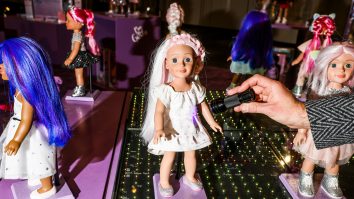 Taxele lui Trump scumpesc și păpușile Barbie: „Copiii să se mulțumească cu două păpuși în loc de 30”