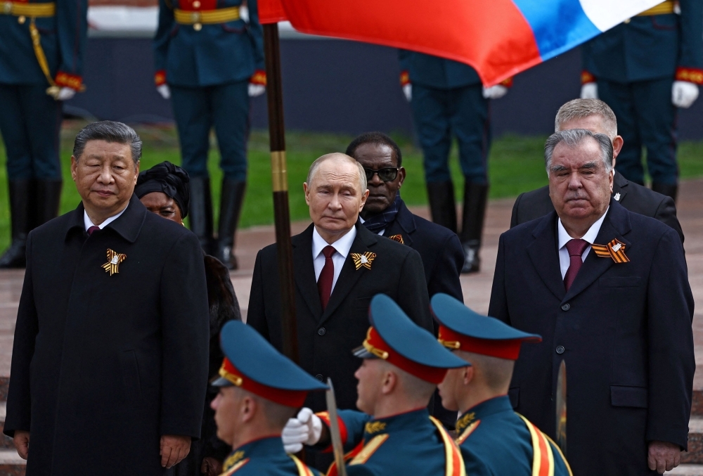 Putin defilează cu aliații la Moscova, în timp ce românii celebrează Ziua Europei