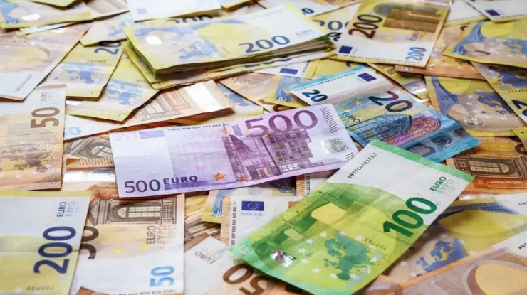 Bulgaria aproape a finalizat pregătirile pentru plăţile cu cardul în euro