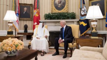 Trump merge azi în Emiratele Arabe Unite. UAE ar putea importa 500.000 de cipuri Nvidia pe an din SUA