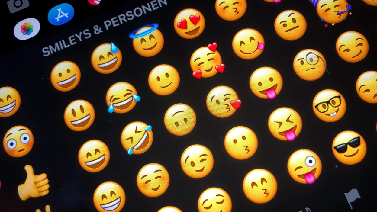 Câte emoji-uri pui într-un mesaj? Emoticoanele pe care le folosești pot reflecta narcisism, psihopatia sau machiavelism