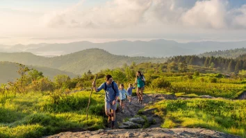 Tinerii renunță la mare și city break-uri. Traian Bădulescu, consultant turism: „Vor să descopere cât mai multe locuri”