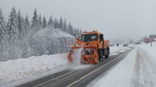 Deschiderea drumurilor Transfăgărăşan şi Transalpina se amână. Stratul de zăpadă măsoară, astăzi, 16 cm la Bâlea Lac