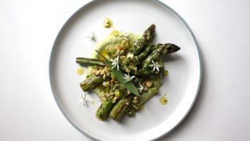 Cum aduci Fine Dining-ul acasă? Alex Strugari, bucatar chef: „Înseamnă mai mult decât o mâncare bună”