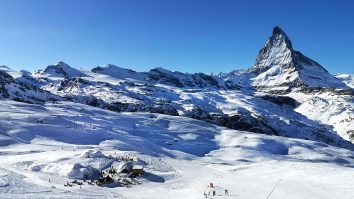 Opt dintre cele mai mari resorturi de schi s-au unit ca să facă schiul mai sustenabil. Vor dezvolta inovații pentru reducerea emisiilor de carbon