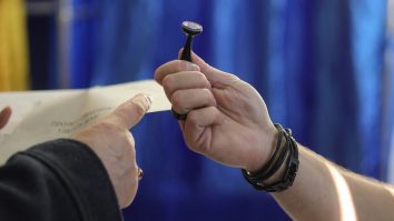 CCR validează primul tur al alegerilor prezidențiale din 2025. George Simion și Nicușor Dan se confruntă în turul II