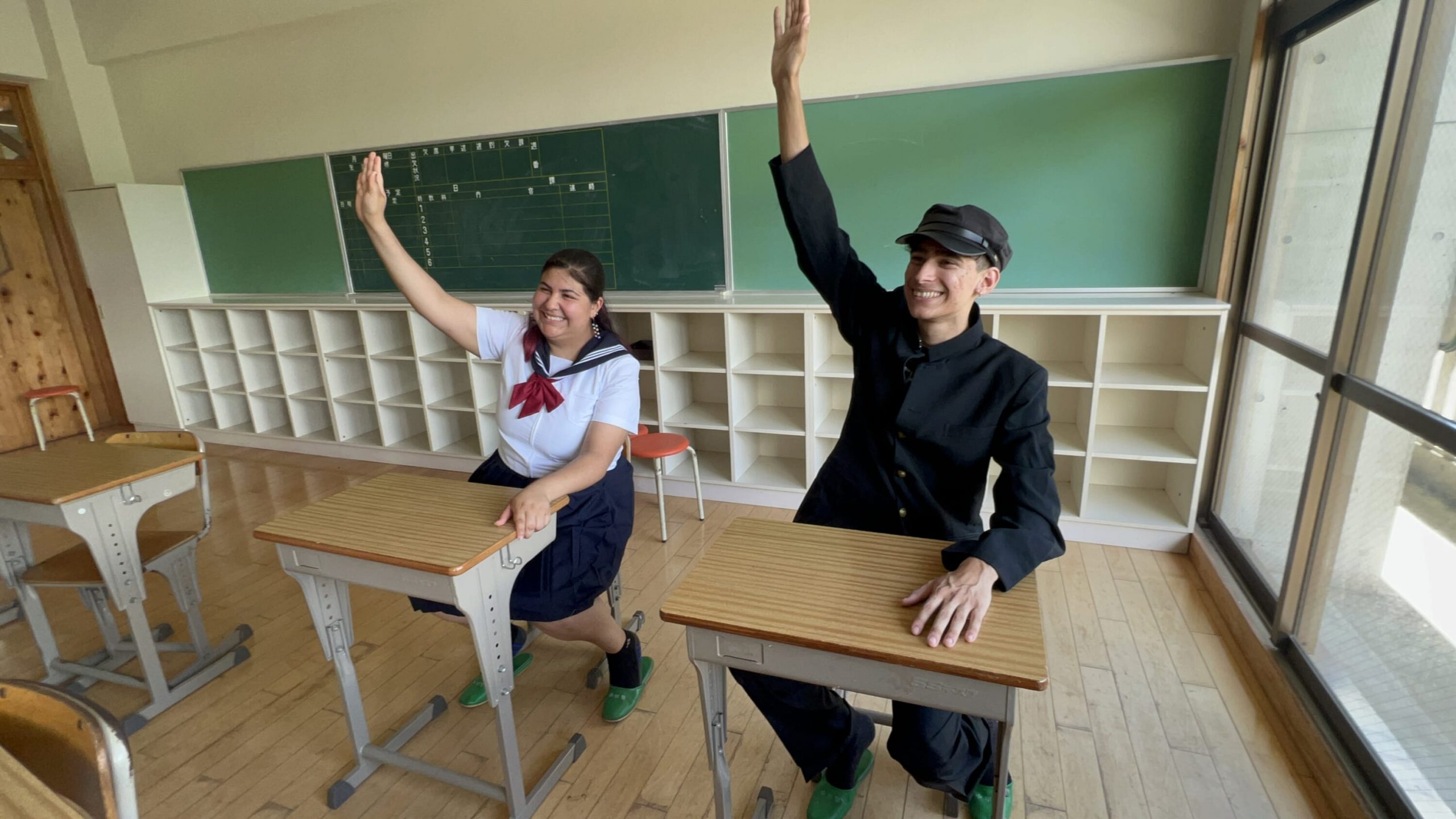 Visezi să trăiești o zi ca un elev japonez de liceu? Turiștii pot plăti pentru o experiență specială: îmbracă uniforma tradițională și participă la ore