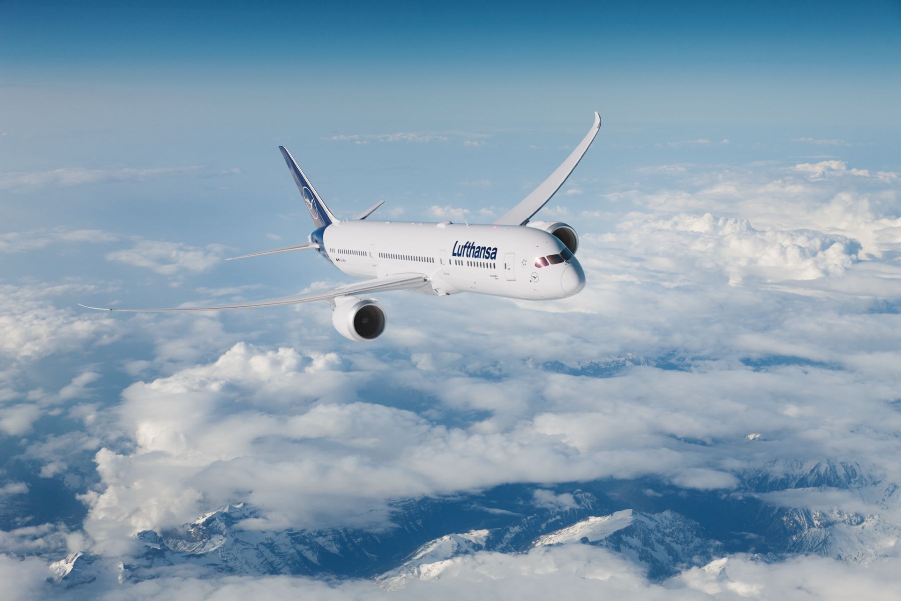 Un avion a zburat fără pilot după ce copilotul a leșinat, iar căpitanul a rămas blocat în afara cabinei