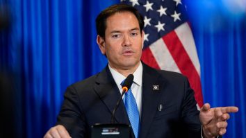 Marco Rubio anunță că „orice străin care cenzurează americanii” va fi interzis pe teritoriul SUA, iar vizele vor fi restricționate. Administrația Trump critică democrația din Europa, inclusiv din România