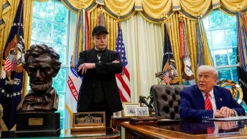 Trump: „Musk nu părăsește cu adevărat Administrația”. Președintele SUA și miliardarul au ținut o conferință de presă la Casa Albă / Musk a apărut cu ochiul vânăt și a glumit pe seama lui Macron