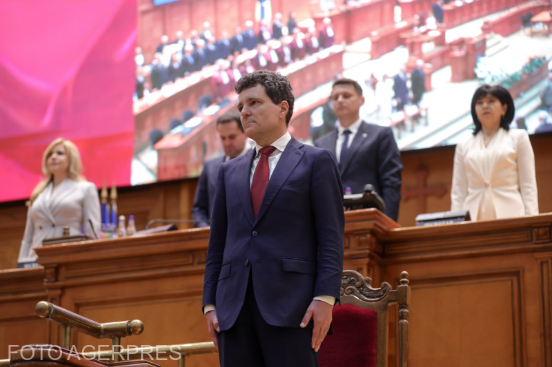 Nicușor Dan n-a fost în stare să vină cu un discurs în fața românilor, în prima zi ca Președinte al României. La Palatul Cotroceni a fost zi de selfie-uri