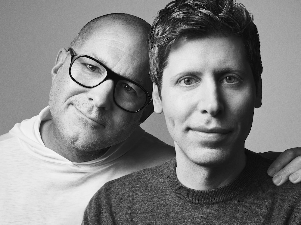 Spui „adio” telefonului? OpenAI cumpără cu 6,5 miliarde de dolari compania lui Sir Jony Ive