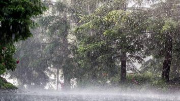 ANM anunță vreme instabilă în toată țara până luni. Te așteaptă ploi torențiale și chiar furtuni