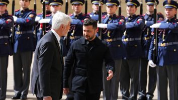 Zelenski a afirmat că o încetare a focului este posibilă în orice moment: „Putin ar trebui să lase paradele și să încheie războiul”