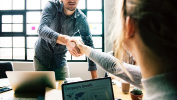 Companiile mici depășesc marile firme în crearea de joburi