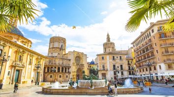 Care sunt cele mai sigure țări pentru femeile care călătoresc singure? Spania și Austria se află în top