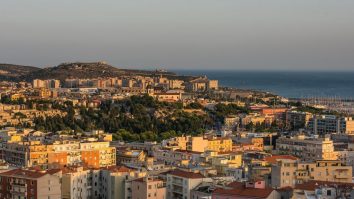 Cagliari va fi smart city. Autobuzele nu mai au orar fix, dar se ajustează după trafic. Rețeaua electrică se reglează singură