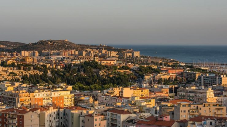 Cagliari va fi smart city. Autobuzele nu mai au orar fix, dar se ajustează după trafic. Rețeaua electrică se reglează singură